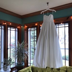 PLEATED STRAPLESS WEDDING DRESS WITH EMPIRE WAIST